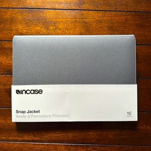 INCASE SNAP JACKET FOR MACBOOK 15 inches USB-C Thunderbolt.